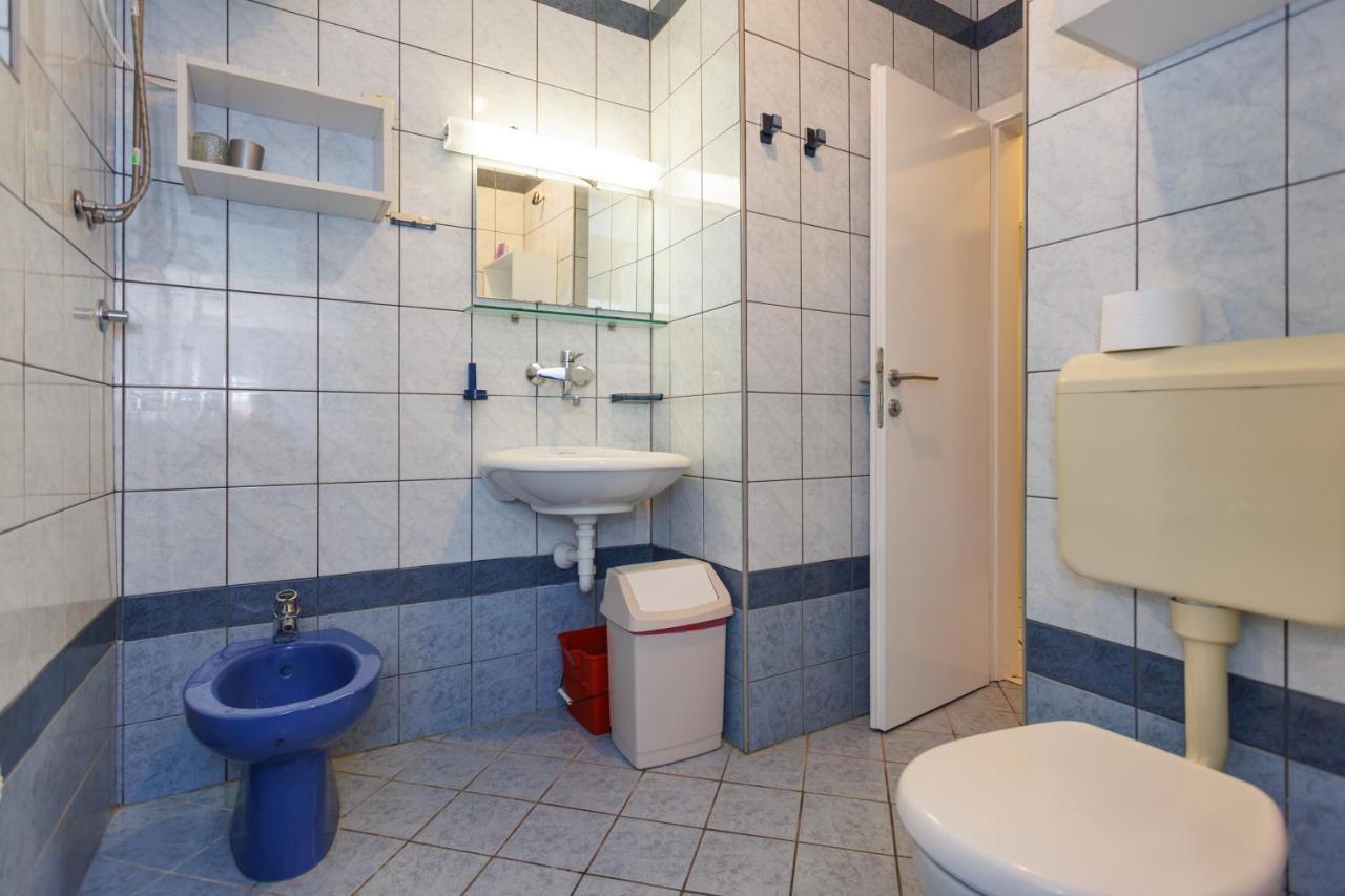 Apartments Pika Кърк Екстериор снимка