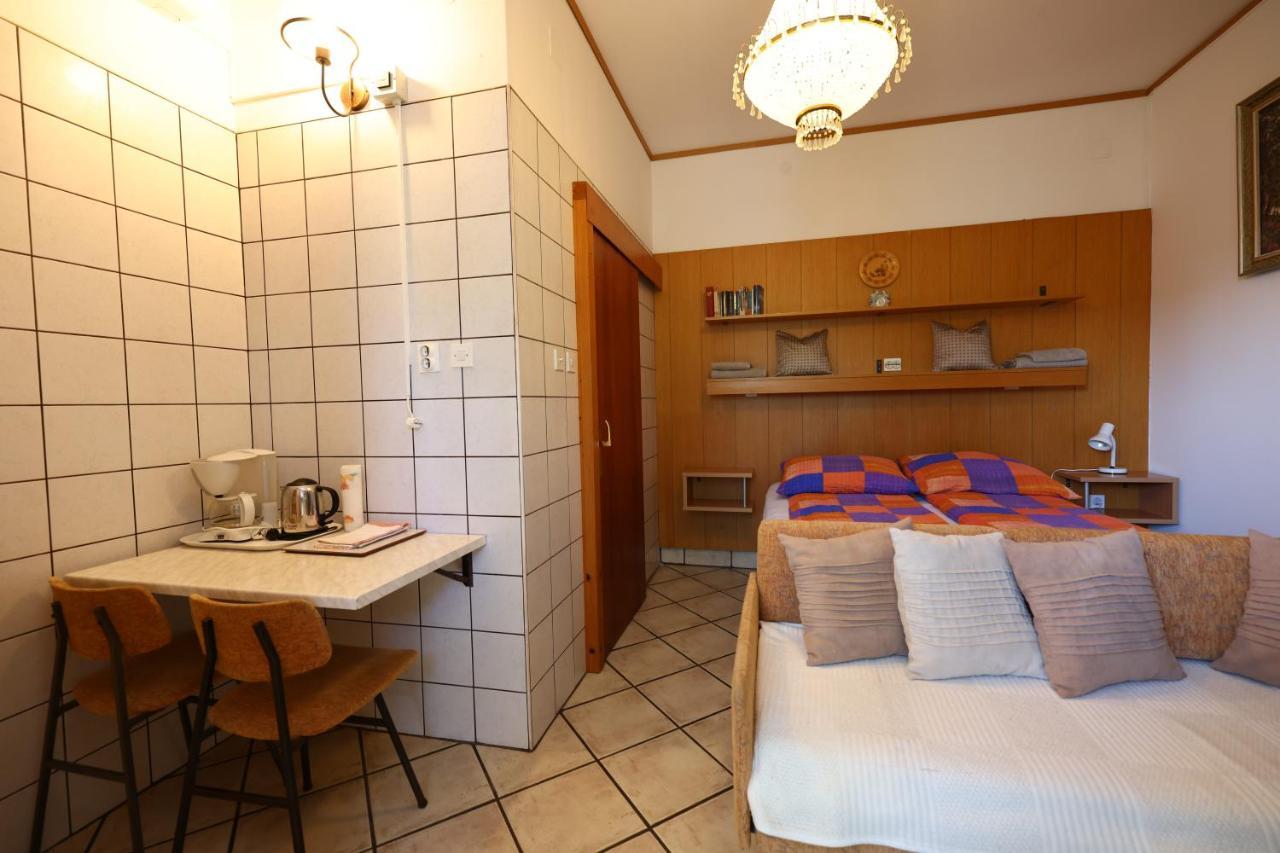 Apartments Pika Кърк Екстериор снимка
