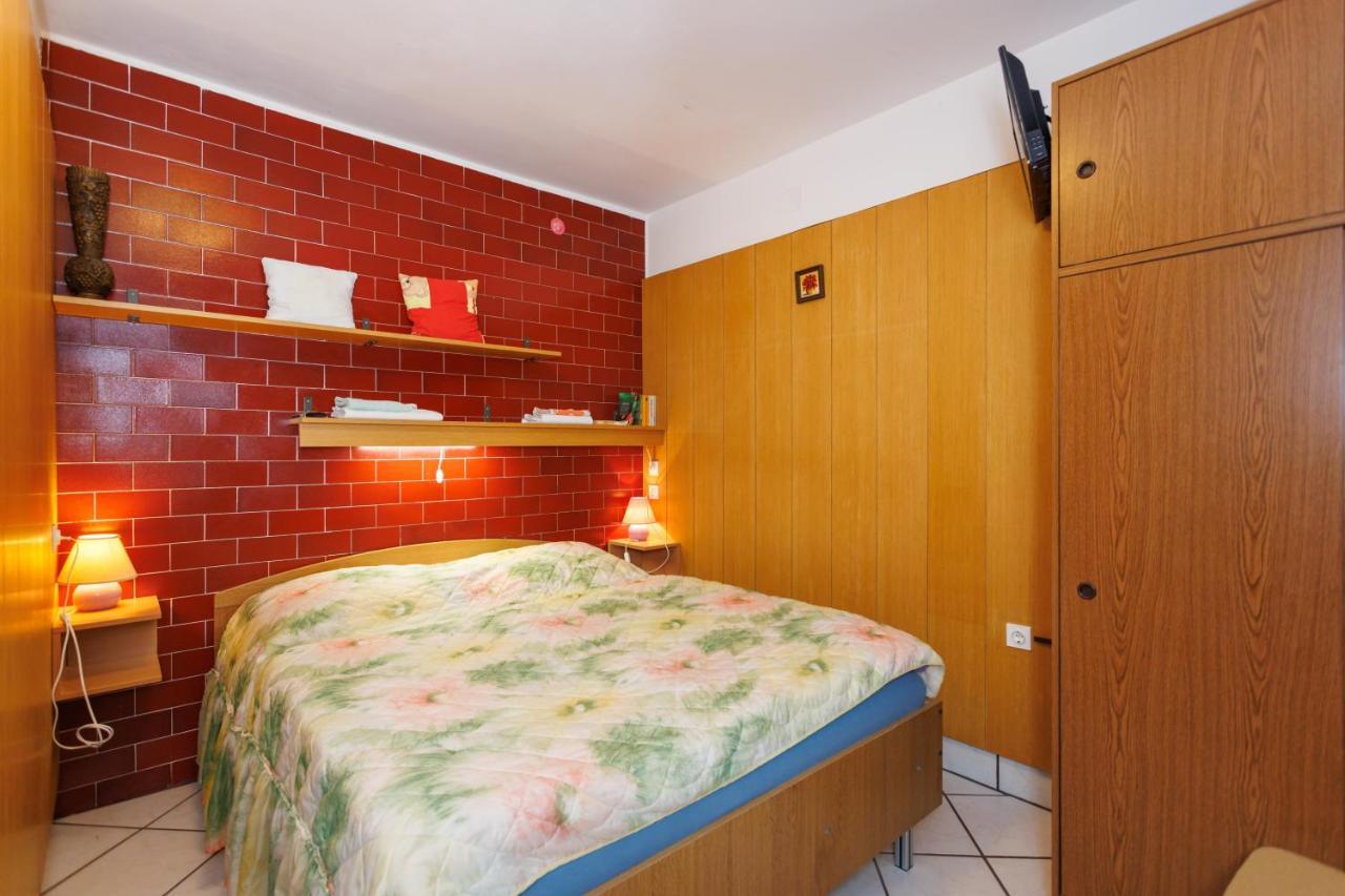 Apartments Pika Кърк Екстериор снимка
