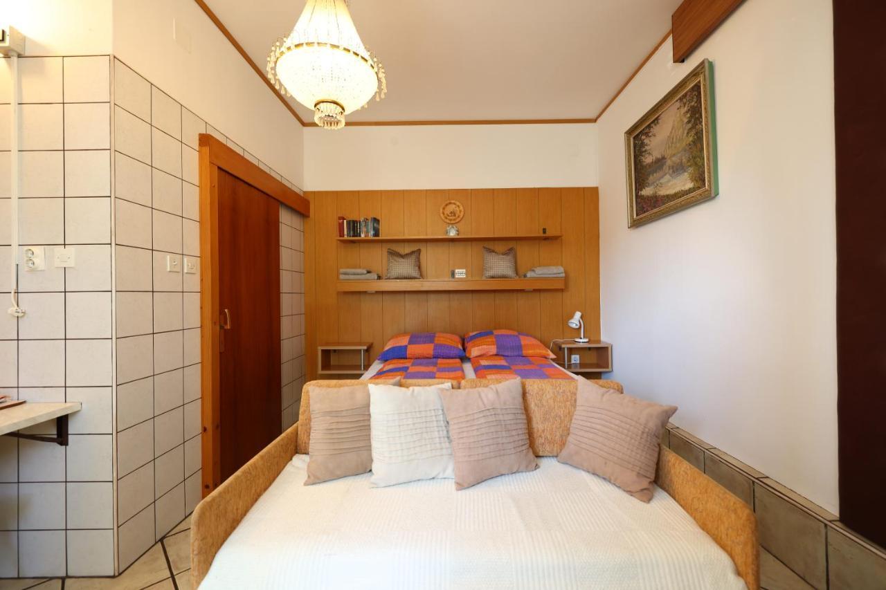 Apartments Pika Кърк Екстериор снимка