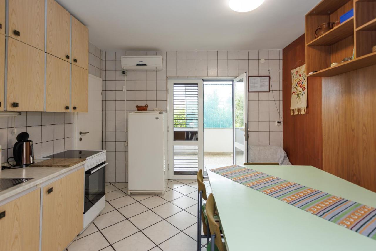 Apartments Pika Кърк Екстериор снимка