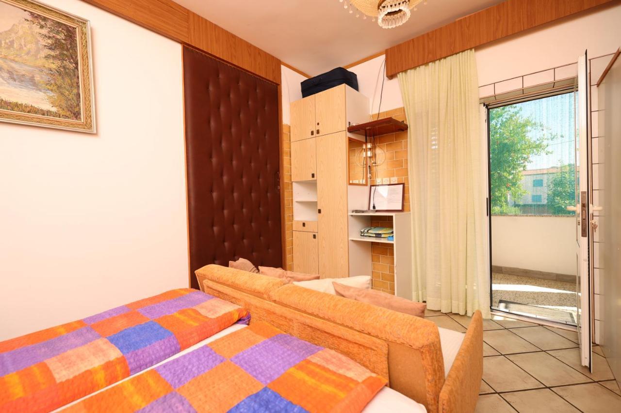Apartments Pika Кърк Екстериор снимка
