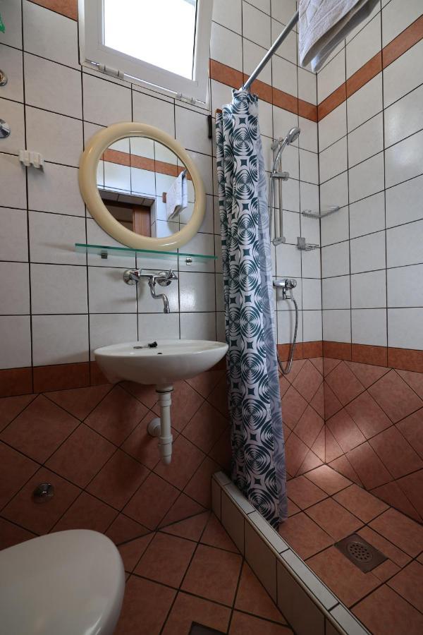 Apartments Pika Кърк Екстериор снимка