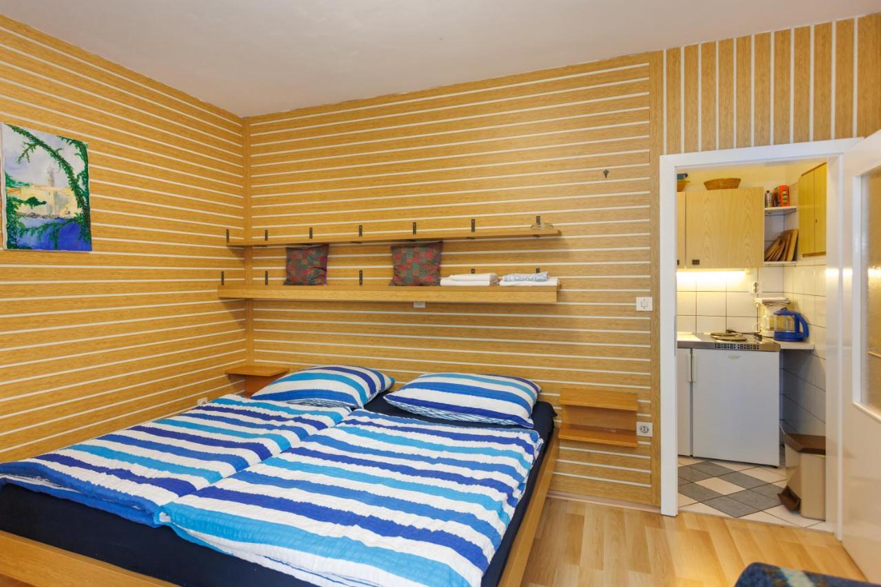 Apartments Pika Кърк Екстериор снимка