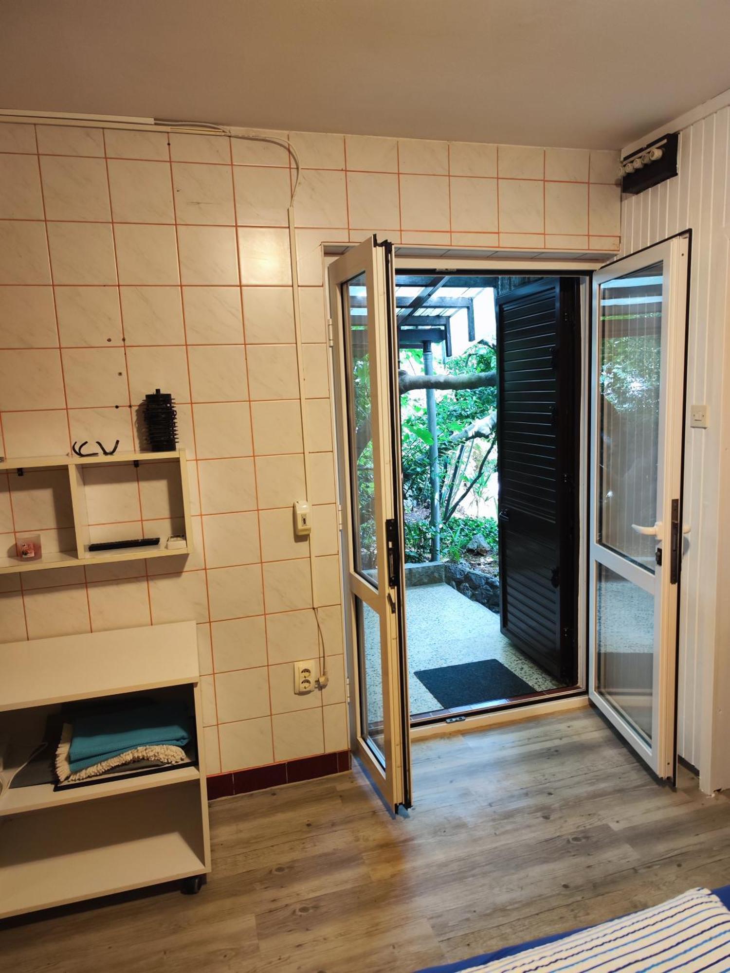 Apartments Pika Кърк Екстериор снимка